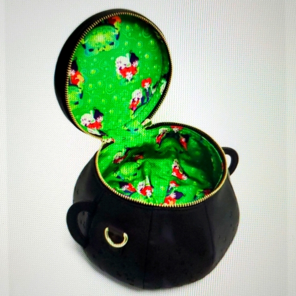 NWT: DISNEY LOUNGEFLY HOCUS POCUS "Glow-In-The-Dark" CAULDRON CROSSBODY BAG 2Fer - Picture 4 of 15
